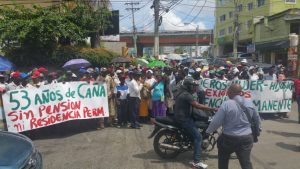 Cañeros exigen a autoridades la entrega de residencia permanente