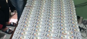 HIGüEY: La Policía detiene estadounidense con 10,160 dólares falsos