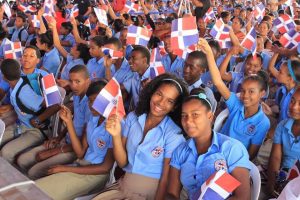 2.8 millones de estudiantes van el lunes a clases en Rep. Dominicana 2.8 millones de estudiantes van el lunes a clases en Rep. Dominicana