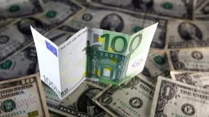 El euro cae a mínimos este año a causa de las tensiones globales