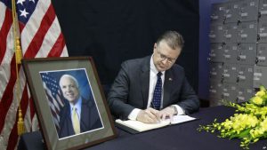 HANOI: Vietnam rinde homenaje a John McCain HANOI: Vietnam rinde homenaje a John McCain