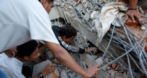 Indonesia evacúa 2.000 turistas tras el sismo dejó 98 muertos