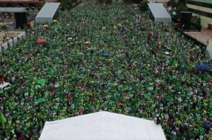 Miles reclaman Presidente Medina sea sometido a un juicio político