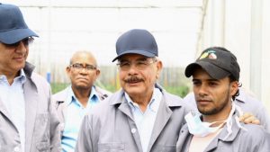 Mientras en la Capital protestaban, Danilo supervisaba en Barahona