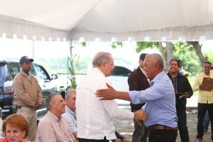SJM: Ganaderos y productores maíz reciben apoyo para infraestructuras