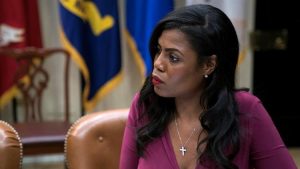 Trump llama “perra” exasistente Casa Blanca Omarosa Manigault
