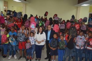 INAVI entrega útiles escolares a niños de SC INAVI entrega útiles escolares a niños de SC