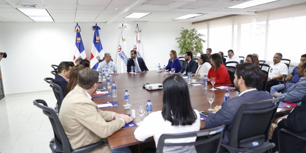 Gobierno y sector privado dan seguimiento a Ventanilla Única de Construcción imagen