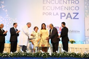 Primera Dama se une al MINERD e iglesias en mensaje de paz