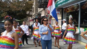 Marisol realiza caminata; recibe apoyo de periodistas y líderes