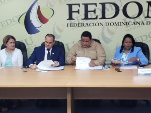 FEDOMU y el CARD se unen en lucha contra los impuestos judiciales