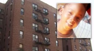 Niño muere al ser lanzado por su hermano mayor desde un edificio Niño muere al ser lanzado por su hermano mayor desde un edificio