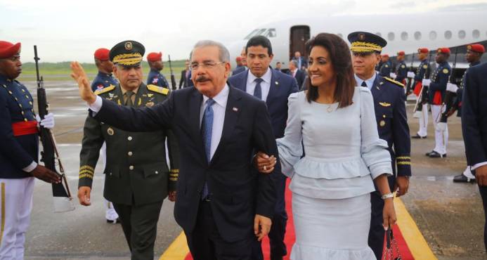 Presidente Medina llegó al país tras participación en asamblea de la ONU imagen
