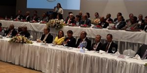 Comerciantes proponen pacto fiscal, revisión pensiones y deuda pública Comerciantes proponen pacto fiscal, revisión pensiones y deuda pública