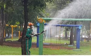 Obras Públicas fumiga parque Mirador del Sur, de SD, ante plaga de mosquitos Obras Públicas fumiga parque Mirador del Sur, de SD, ante plaga de mosquitos