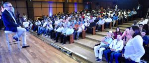 Abinader asegura masificará deportes en escuelas y barrios de R. Dominicana