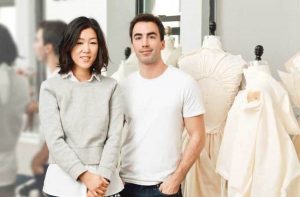 Firma Oscar de la Renta apuesta por el exotismo en primavera-verano