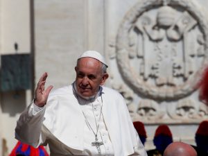 Papa pide a obispos que combatir abusos y cultura subyacente