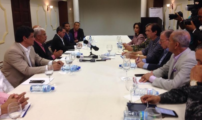 Camioneros suspendieron llamado a paro de labores para este martes imagen