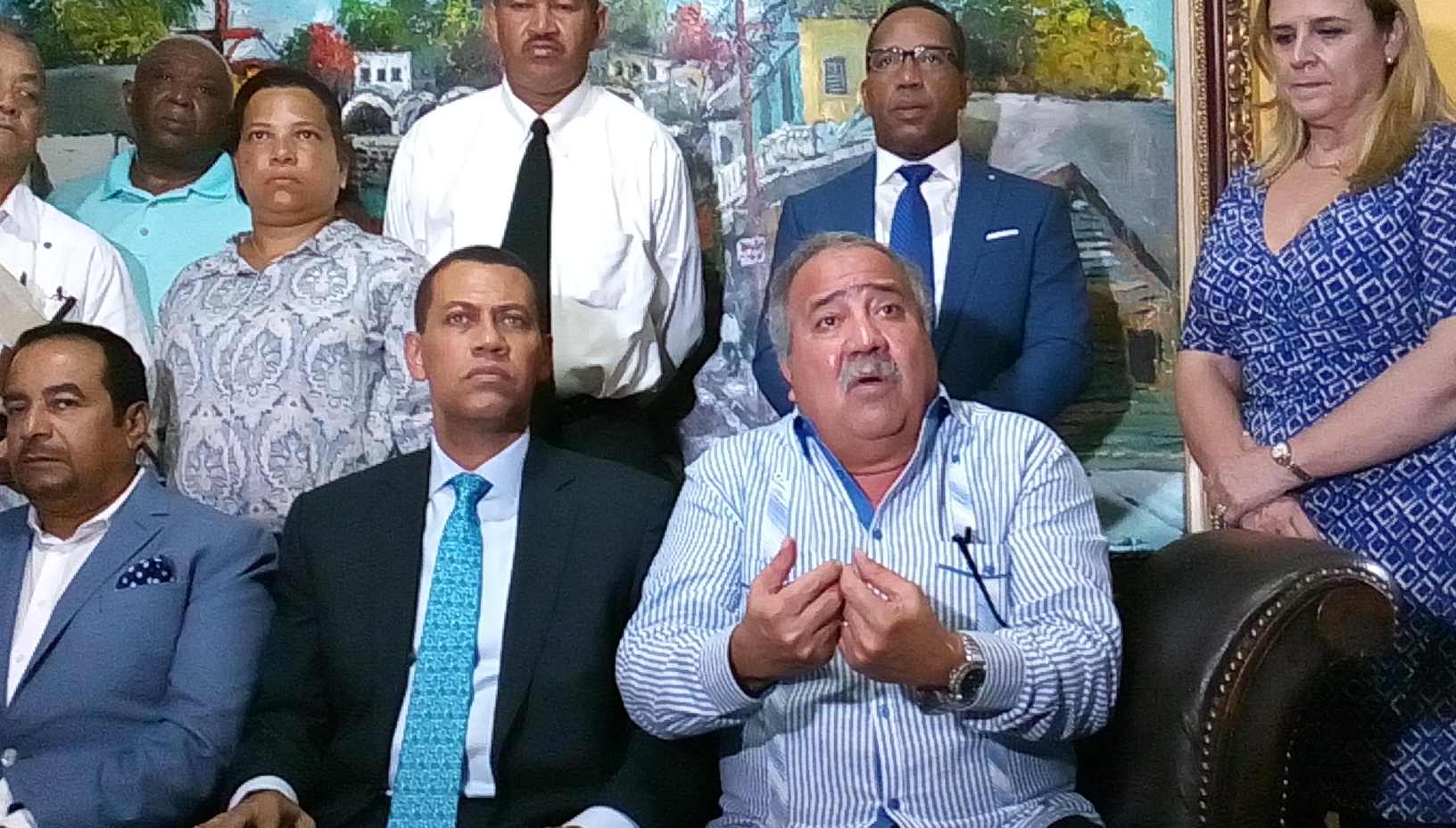 Dirigentes del PRD piden al TC notificación a Miguel Vargas imagen