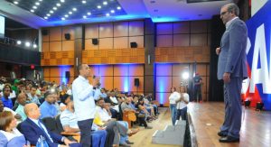 Abinader reclama amnistía fiscal y un modelo tributario «más justo»