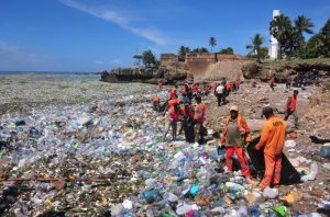 De nuevo, desperdicios cubren litoral de Santo Domingo