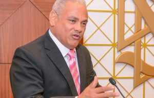 Periodista favorece llevar premios Soberano a Santiago