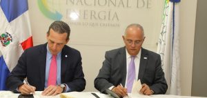 CNE y EGEHAINA firman contrato para parque eólico de Enriquillo