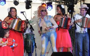 Peña Suazo, Fefita y Francisco Ulloa actúan el fin semana en Plaza España