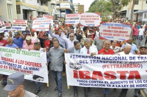 SANTIAGO: PN dispara a choferes protestaban por alza combustibles