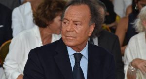 Aplazado juicio de paternidad contra cantante Julio Iglesias