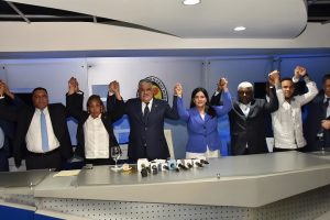 Miguel Vargas recibe en el PRD a ex legisladores abandonaron el PRM