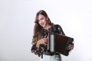 Danibel Bretón, la nueva exponente música típica