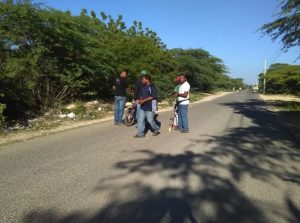 PEDERNALES: Motoconchistas bloquean vía de acceso a mercado local PEDERNALES: Motoconchistas bloquean vía de acceso a mercado local