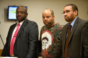 Acusan intento asesinato dominicano apuñaló exnovia e intentó huir a RD