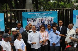 Exponen fotos Peña Gómez en parque Independencia