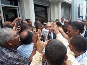 HATO MAYOR: Danilo Medina asiste a velatorio madre senador Rubén Toyota HATO MAYOR: Danilo Medina asiste a velatorio madre senador Rubén Toyota