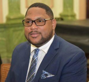 Carlos Trinidad aspira a diputado por el PRD en SDO