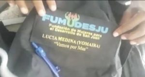 Denuncian hermana de DM puso su nombre a mochilas donó Educación
