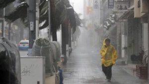 JAPON: Potente tifón arrasa las bellas islas de Okinawa JAPON: Potente tifón arrasa las bellas islas de Okinawa