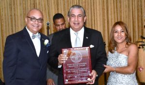 Organización Oficiales Dominicanos y Policía NY reconocen Cónsul RD