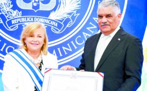 Canciller R. Dominicana condecora a la embajadora saliente de Argentina Canciller R. Dominicana condecora a la embajadora saliente de Argentina