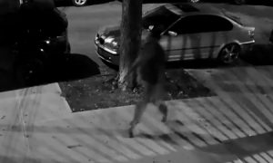 Captan a hombre tratando de abusar de mujer Captan a hombre tratando de abusar de mujer