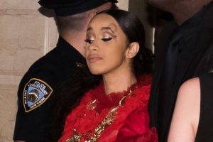 Dominicana Cardi B se entrega a la Policía que la requería por trifulca
