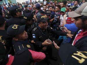 ONU pide a México y EEUU proteger derechos de caravana migrante