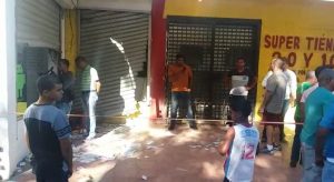 SANTIAGO: Revoltosos saquearon negocios previo al paro actividades SANTIAGO: Revoltosos saquearon negocios previo al paro actividades