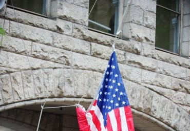 Banderas ondearán a media asta en NY por víctimas tiroteos imagen