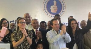 Exacalde SDN Francisco Fernández y su esposa Betty pasan al PRM