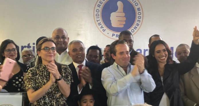 Exacalde SDN Francisco Fernández y su esposa Betty pasan al PRM imagen