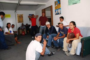 EEUU: Llenos albergues e iglesias, los migrantes duermen en hoteles de Arizona